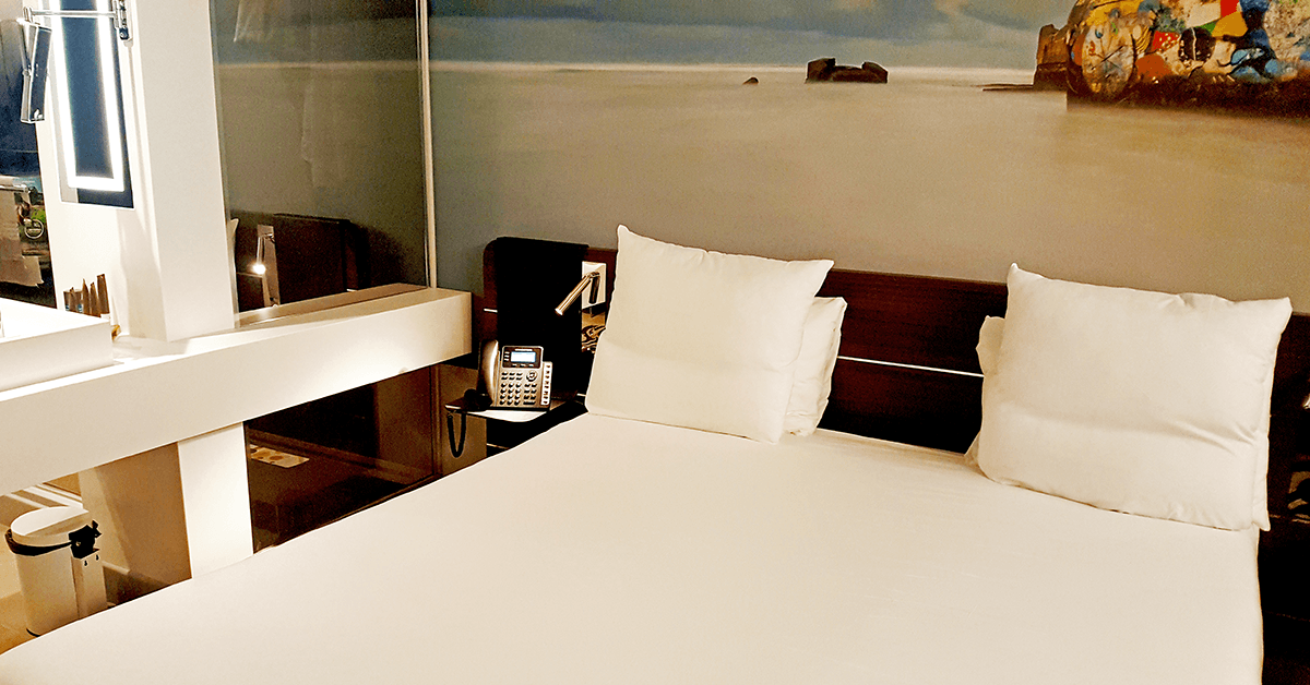 hotel room w phone